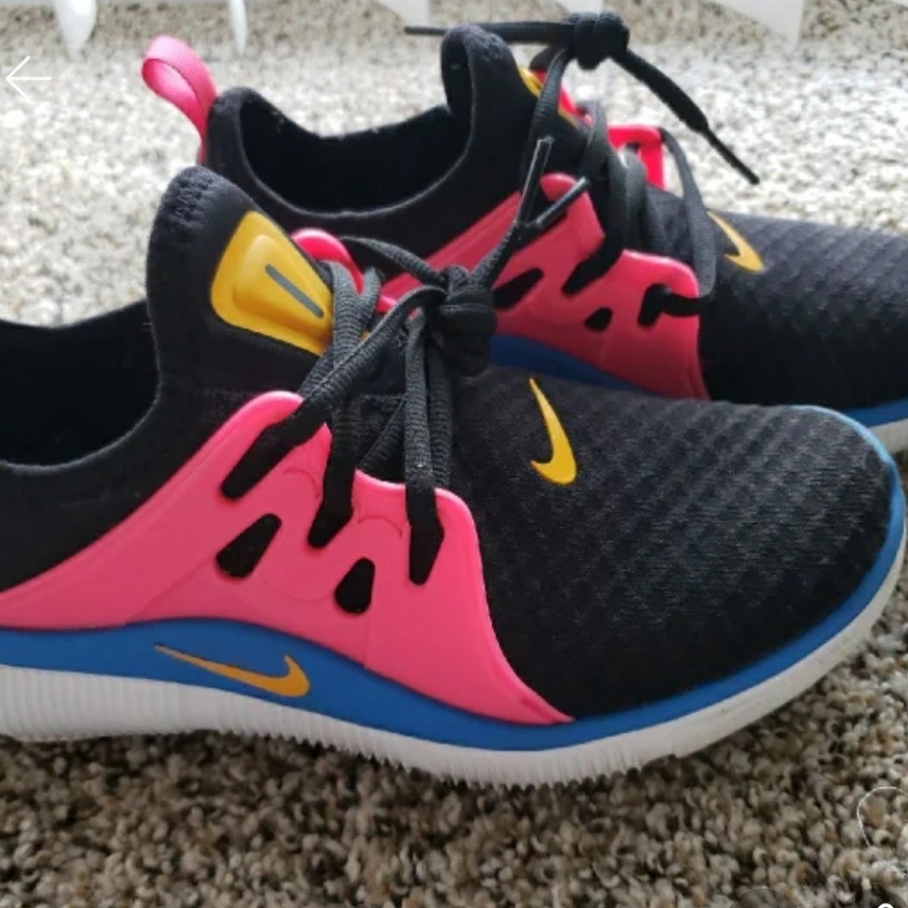 Nike woman's size 9 / men's size 7.5